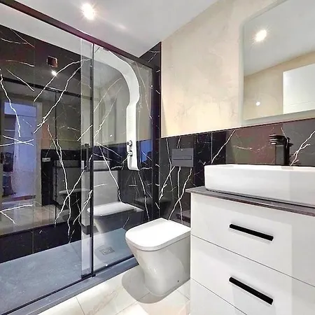 Jade Exclusives In Americas Apartman *