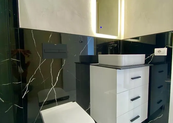 Jade Exclusives In Americas Apartament *